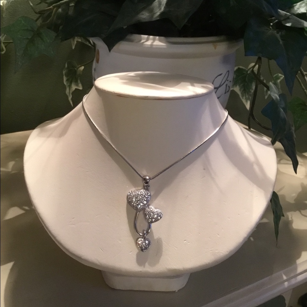 NWT.. Heart Necklace